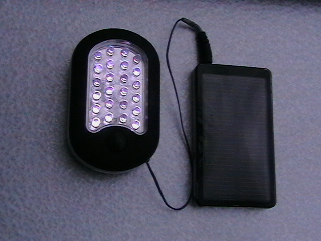 Latarka solarna LED
